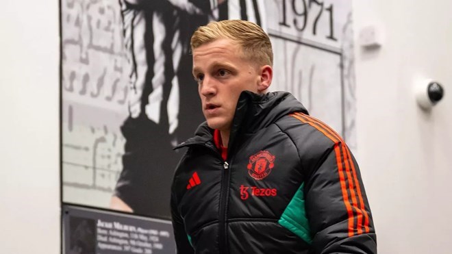 Solskjaer đánh giá rất cao Van de Beek